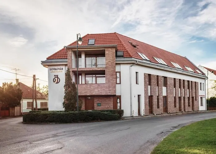 Lovagvar Apartments